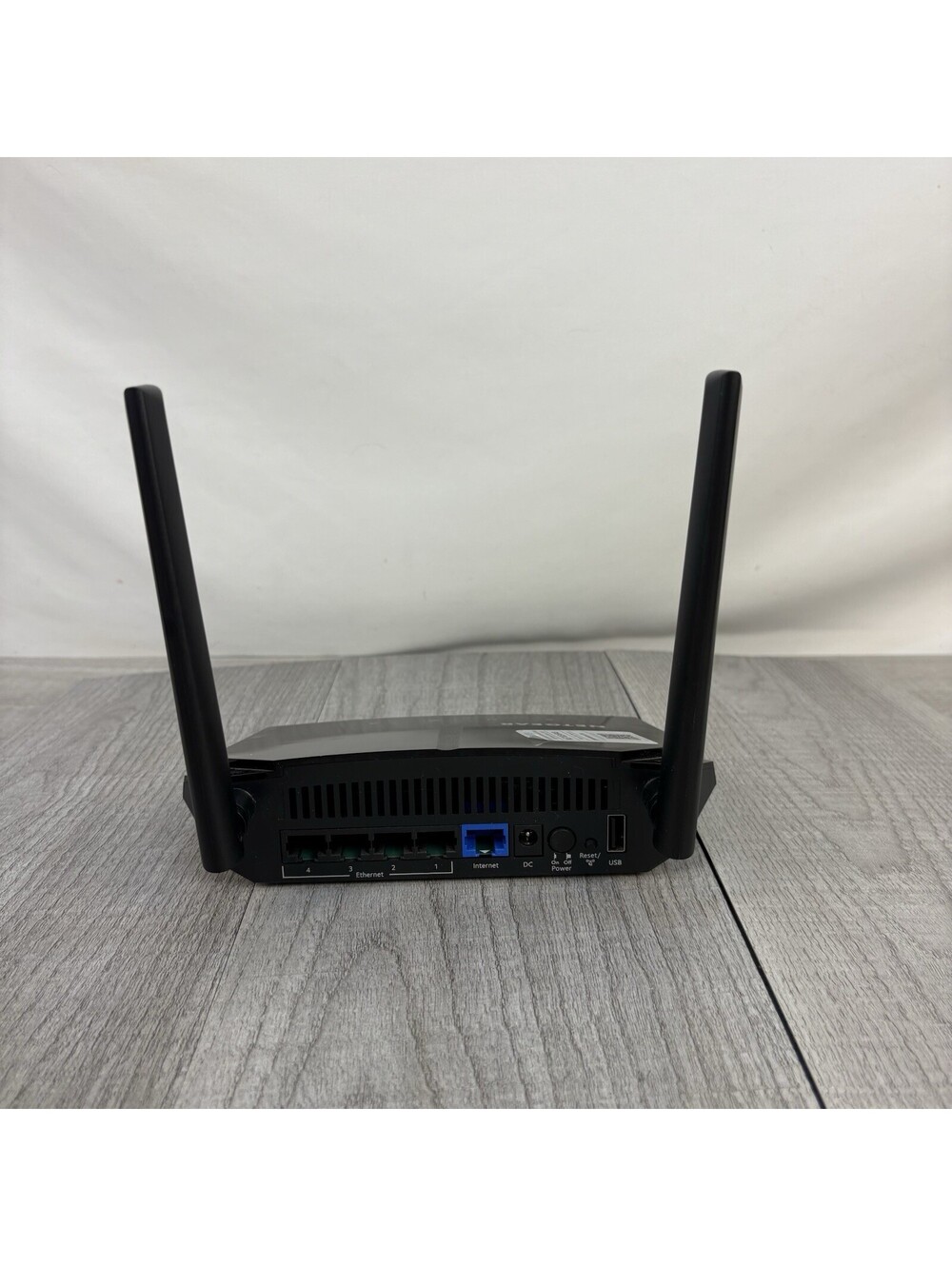 NETGEAR AC1200 Dual Band WiFi Router (Model R6120) w/ Power Adapter & Cable - Picture 4 of 8